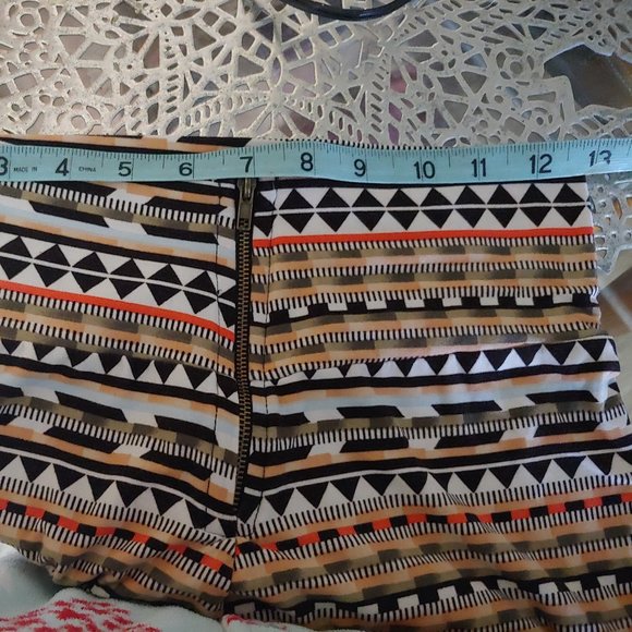 J & K womans stretch front zip capris  size see description - Picture 4 of 10